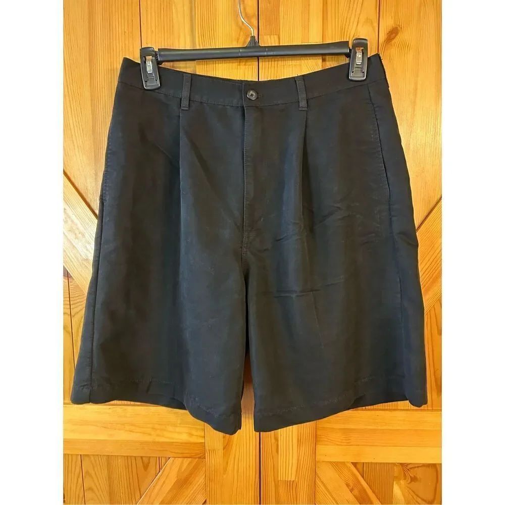 CHAPS Golf Shorts Pleated Front Black Size 36 Casual (8369) measures 32” waist